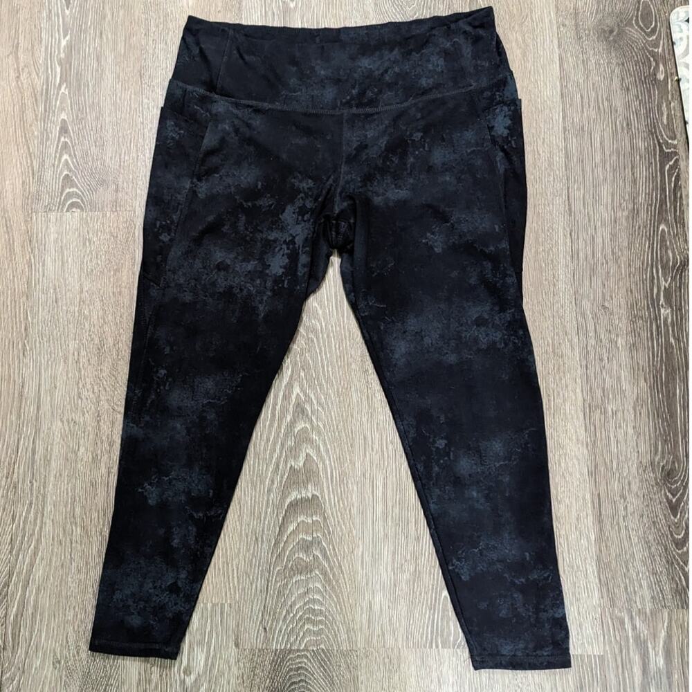 Danskin Women's Black/Gray Marble Print Cropped Legging Size XXL